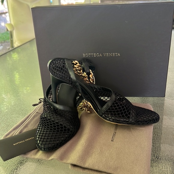 Bottega Veneta Mesh Chunky Chain Sandals - Picture 10 of 12